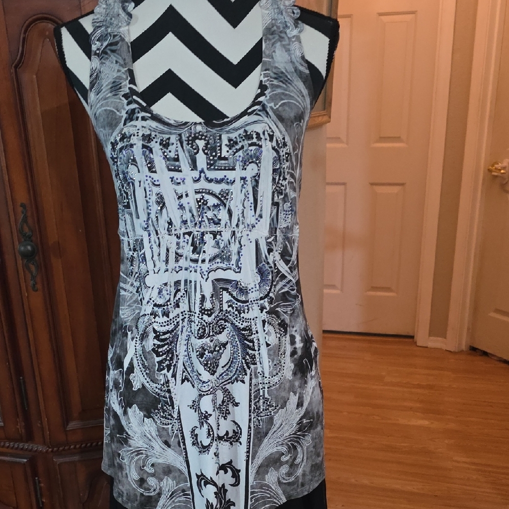 Elegant Black and White Patterned LONG TOP